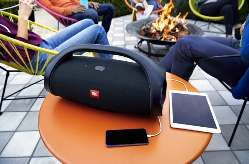 JBL Boombox: loa di động lớn nhất của JBL